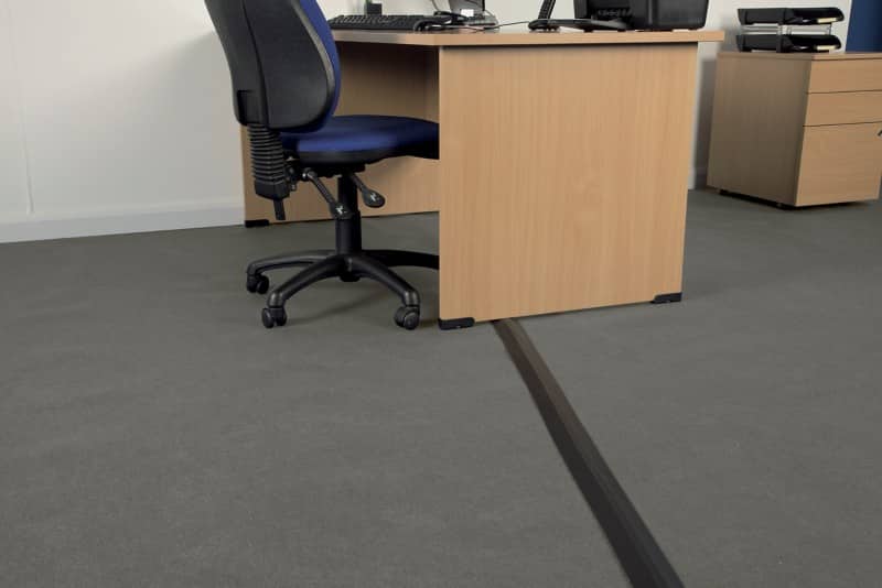 D-Line Linkable Vloerkabelgoot Zwart 8,3 cm x 1,4 cm x 1.800 mm